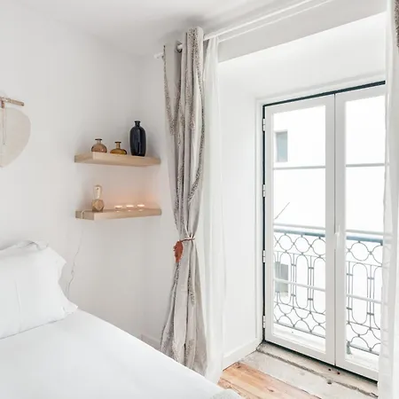 Joivy Bohemian Flat With Study Near The Centre Lisbon